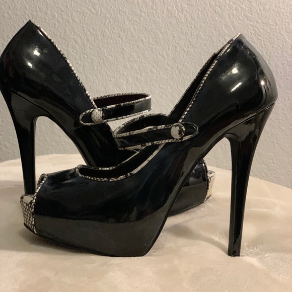 Black and white high heels - Picture 3 of 5